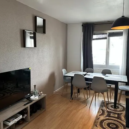 Spacieux 4 Pieces Parking Prive Navette Gare-Aeroport *