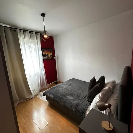 Le Madrid Spacieux 4 Pieces Parking Privee דירה